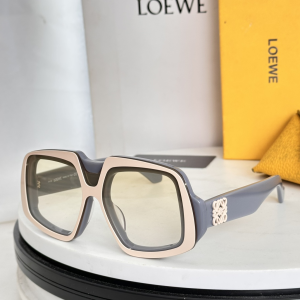 Loewe Anagram Square Luxury Eyewear Sunglasses LW40194I Pink Gray Loewe Anagram Square Luxury Eyewear Sunglasses LW40194I Pink Gray