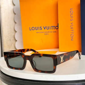 Louis Vuitton LV Clash Square Luxury Eyewear Sunglasses Z1910E Brown Louis Vuitton LV Clash Square Luxury Eyewear Sunglasses Z1910E Brown
