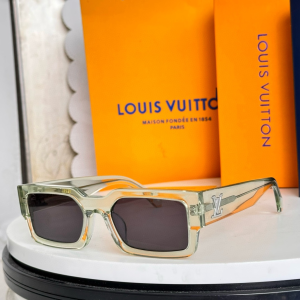 Louis Vuitton LV Clash Square Luxury Eyewear Sunglasses Z1910E Light Green Louis Vuitton LV Clash Square Luxury Eyewear Sunglasses Z1910E Light Green