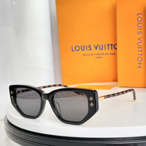 Louis Vuitton Square Luxury Eyewear Sunglasses Z3211E Black Louis Vuitton Square Luxury Eyewear Sunglasses Z3211E Black