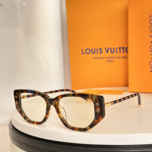 Louis Vuitton Square Luxury Eyewear Sunglasses Z3211E Brown Louis Vuitton Square Luxury Eyewear Sunglasses Z3211E Brown