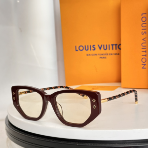 Louis Vuitton Square Luxury Eyewear Sunglasses Z3211E Red Louis Vuitton Square Luxury Eyewear Sunglasses Z3211E Red