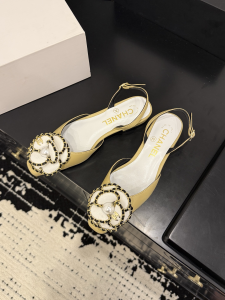 Chanel CC Chain Camellia Flower Beige Leather Slingback Flats Chanel CC Chain Camellia Flower Beige Leather Slingback Flats