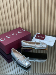 Gucci Crystal Horsebit Mary Jane Ballet Flat Silver Metallic Leather Gucci Crystal Horsebit Mary Jane Ballet Flat Silver Metallic Leather