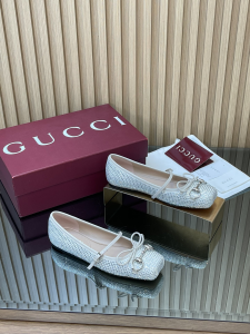 Gucci Crystal Horsebit Mary Jane Ballet Flat White Suede Leather Gucci Crystal Horsebit Mary Jane Ballet Flat White Suede Leather