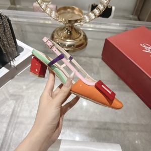 Roger Vivier Belle Vivier Slingback Pumps Patent leather Orange 45MM Roger Vivier Belle Vivier Slingback Pumps Patent leather Orange 45MM