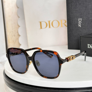 Dior Luxury Eyewear Sunglasses DiorTreasureS1F Blue Brown Dior Luxury Eyewear Sunglasses DiorTreasureS1F Blue Brown