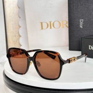 Dior Luxury Eyewear Sunglasses DiorTreasureS1F Brown Dior Luxury Eyewear Sunglasses DiorTreasureS1F Brown