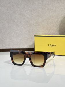 Fendi First Luxury Eyewear Sunglasses FE4080 Brown Fendi First Luxury Eyewear Sunglasses FE4080 Brown