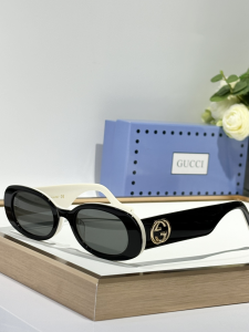 Gucci Interlocking G Oval Luxury Eyewear Sunglasses GG0517S Black White Gucci Interlocking G Oval Luxury Eyewear Sunglasses GG0517S Black White