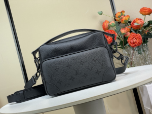 Louis Vuitton Nil Black Monogram Canavs Messegner Bag Louis Vuitton Nil Black Monogram Canavs Messegner Bag