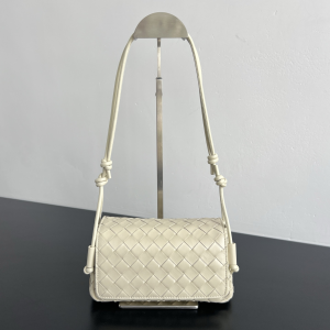 Bottega Veneta Notturno Pouch Shoulder Bag Off White Woven Leather Bottega Veneta Notturno Pouch Shoulder Bag Off White Woven Leather