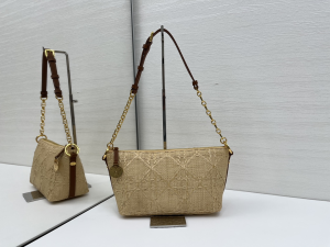 Dior Diorstar Hobo Shoulder Bag Beige Raffia and Calfskin Dior Diorstar Hobo Shoulder Bag Beige Raffia and Calfskin