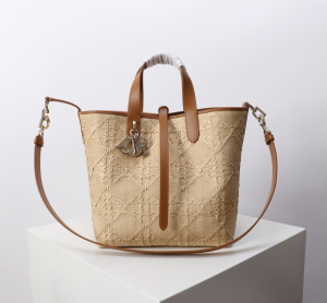 Dior Medium D Toujours Shopping Tote Bag Beige Raffia and Calfskin Dior Medium D Toujours Shopping Tote Bag Beige Raffia and Calfskin