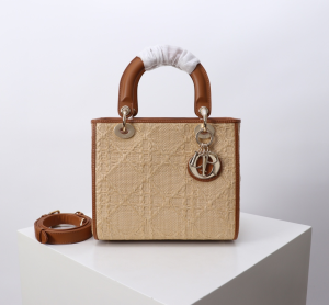 Dior Medium Lady Dior Tote Shoulder Bag Beige Raffia and Calfskin Dior Medium Lady Dior Tote Shoulder Bag Beige Raffia and Calfskin