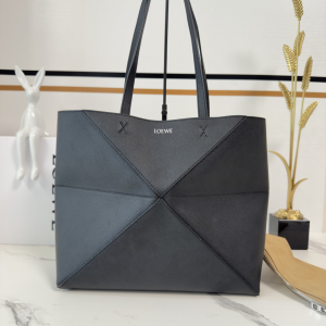 Loewe Medium horizontal Puzzle Fold tote Shoulder Bag Black soft grained calfskin Loewe Medium horizontal Puzzle Fold tote Shoulder Bag Black soft grained calfskin