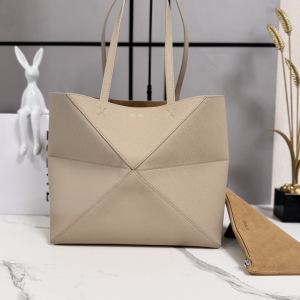 Loewe Medium horizontal Puzzle Fold tote Shoulder Bag Light Beige soft grained calfskin Loewe Medium horizontal Puzzle Fold tote Shoulder Bag Light Beige soft grained calfskin