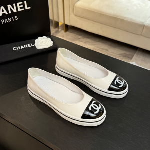 Chanel CC Logo Calfskin Leather Ballet Flat White Black Chanel CC Logo Calfskin Leather Ballet Flat White Black