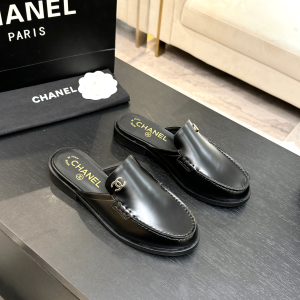 Chanel Vintage CC Black Shiny Calfskin Leather Flat Mules Chanel Vintage CC Black Shiny Calfskin Leather Flat Mules