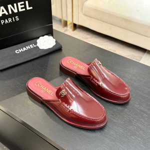 Chanel Vintage CC Red Shiny Calfskin Leather Flat Mules Chanel Vintage CC Red Shiny Calfskin Leather Flat Mules