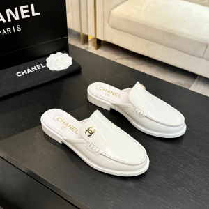 Chanel Vintage CC White Shiny Calfskin Leather Flat Mules Chanel Vintage CC White Shiny Calfskin Leather Flat Mules