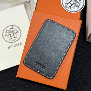 Hermes Elephant MagSafe Card Holder Black