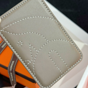 Hermes Horse MagSafe Card Holder Gray