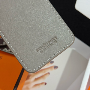 Hermes Horse MagSafe Card Holder Gray