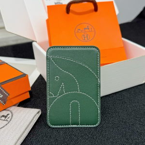 Hermes Horse MagSafe Card Holder Green