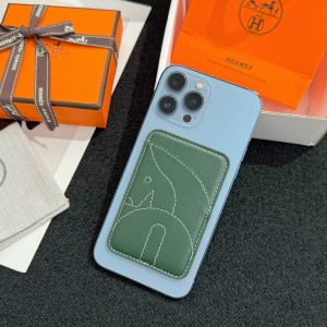 Hermes Horse MagSafe Card Holder Green