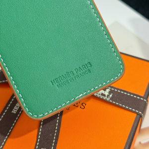 Hermes Horse MagSafe Card Holder Green