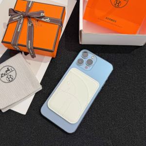 Hermes Horse MagSafe Card Holder White