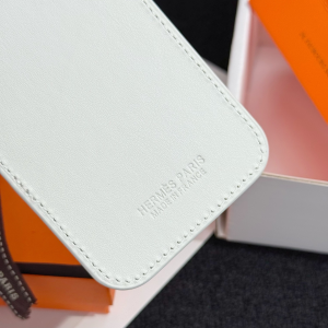 Hermes Horse MagSafe Card Holder White