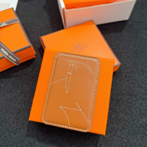 Hermes Walrus MagSafe Card Holder Brown