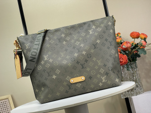 Louis Vuitton Vagabond Hobo Shoulder Bag Khaki Green Monogram Surplus Canvas Louis Vuitton Vagabond Hobo Shoulder Bag Khaki Green Monogram Surplus Canvas