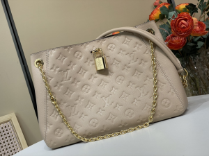 Louis Vuitton Anytime PM Shoulder Bag Sand Monogram Cowhide Leather Louis Vuitton Anytime PM Shoulder Bag Sand Monogram Cowhide Leather