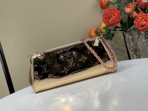 Louis Vuitton Pochette Eva Chain Shoulder Bag Gold Monogram Canvas Louis Vuitton Pochette Eva Chain Shoulder Bag Gold Monogram Canvas