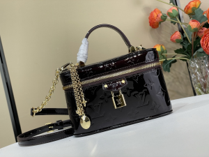 Louis Vuitton Vanity Chain Pouch Shoulder Bag Burgundy Patent Monogram Leather Louis Vuitton Vanity Chain Pouch Shoulder Bag Burgundy Patent Monogram Leather