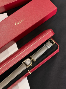 Cartier Calandre Wristwatch Gray