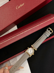 Cartier Calandre Wristwatch Gray