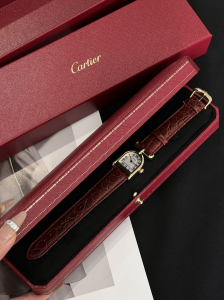 Cartier Calandre Wristwatch Red