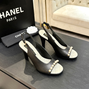 Chanel Black Calfskin Leather Slingback Sandals with Pearls Chanel Black Calfskin Leather Slingback Sandals with Pearls