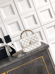 Chanel Clutch Flap Bag with Chain White Lambskin Chanel Clutch Flap Bag with Chain White Lambskin