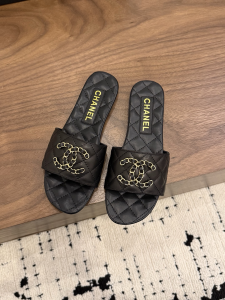 Chanel Coco Mark Chain CC logo Black Quilted Leather Flat Mules Slides Sandals Shoes Chanel Coco Mark Chain CC logo Black Quilted Leather Flat Mules Slides Sandals Shoes