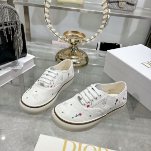 Dior Dioramour Saltwind Sneakers Shoes White Cotton Embroidered with Multicolor Doves Roses Motif Dior Dioramour Saltwind Sneakers Shoes White Cotton Embroidered with Multicolor Doves Roses Motif