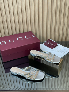 Gucci Crystal Interlocking G Slide Sandals Shoes Silver Metallic Leather Gucci Crystal Interlocking G Slide Sandals Shoes Silver Metallic Leather