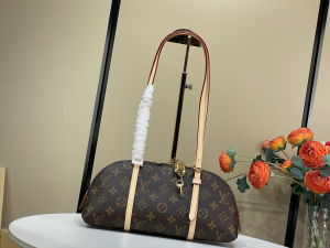 Louis Vuitton Squire East West Monogram Canvas Shoulder Bag Louis Vuitton Squire East West Monogram Canvas Shoulder Bag