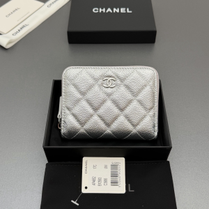 Chanel Classic Zip Coin Purse Wallet Silver quilted caviar leather Chanel Classic Zip Coin Purse Wallet Silver quilted caviar leather