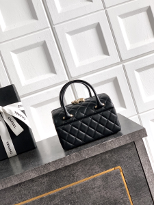 Chanel Vanity Case Minaudiere Top Handle Evening Box Bag Black Quilted Leather Chanel Vanity Case Minaudiere Top Handle Evening Box Bag Black Quilted Leather