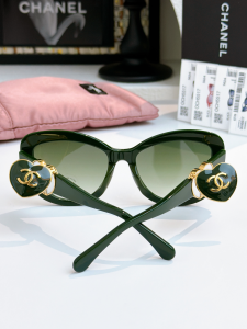 Chanel CC Heart Square Luxury Eyewear Sunglasses CH5517 Green Chanel CC Heart Square Luxury Eyewear Sunglasses CH5517 Green